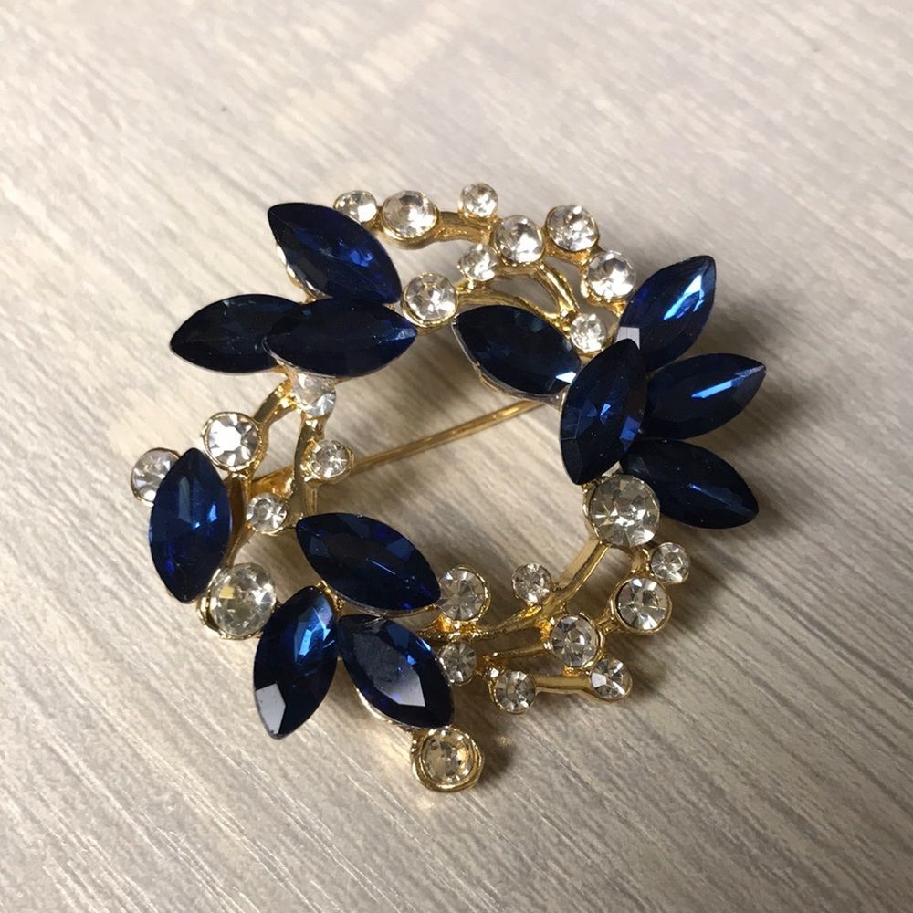 Sapphire wreath costume brooch